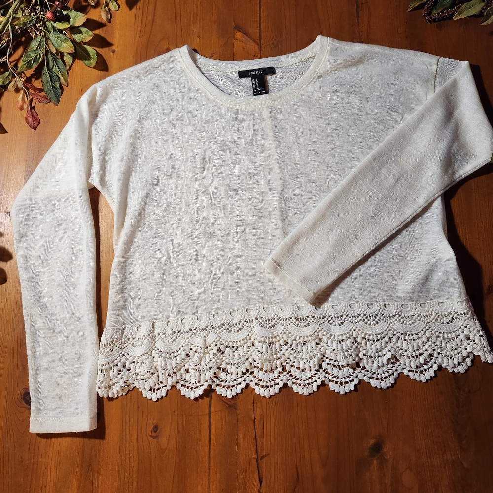 Beige Top sz Medium with crochet bottom, Forever 21